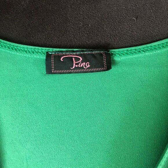 Ping short sleeve green top. Rouched center with stretch - Picture 4 of 4